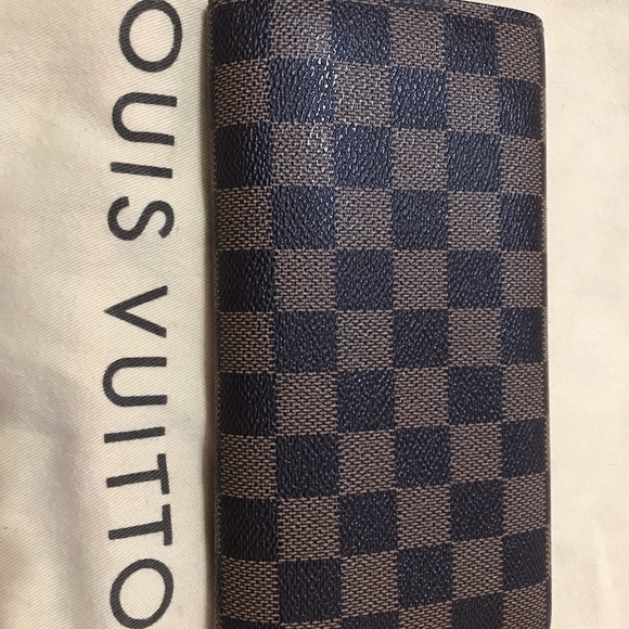 Louis Vuitton wallet. 100% Authentic - Picture 2 of 8